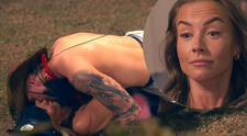 Monika zdesene sledovala, čo Pepe stvára poza jej chrbát! Bombshellkám vyoblizoval mandle