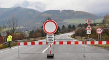 Na päť víkendov zatvoria cestu v Strečne, vodiči majú použiť obchádzku