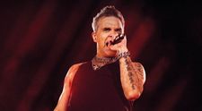 Robbie Williams prišiel s veľkým oznámením. Spevácka legenda poteší aj Česko
