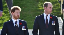 William a Harry nebudú kráčať za rakvou princa Philipa vedľa seba