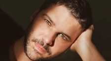 Yiğit z Nikdy ťa neopustím ukázal po roku synčeka: Ten ale vyrástol
