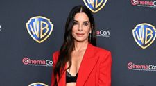 Po dlhých rokoch to konečne urobila. Sandra Bullock je oficiálne...
