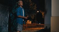 Tomi niečo skrýva a zdá sa, že ničí dôkazy