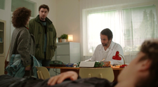 Dobehla ho minulosť, pre ktorú skončil zle. Robo bojuje o život