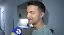 Viktor Vincze si zaspomínal. Nevie, ako sa do nich dostal, ale v šatách mu to pristalo
