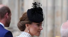 Princezná Kate si pripomenula koniec vojny s ostatnými členmi rodiny. Stavila na dojemný detail