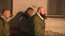 Prvé zábery Karlosa Vémolu od väzby. Už má za sebou operáciu
