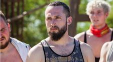 Nová móda na Ostrove: Yury dotiahol nosenie šatky k dokonalosti!