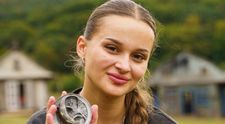 A to sa môže? Laura zahodila amulet!