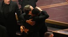 Zachytili najdojemnejší moment na Oscaroch? Budete sa chcieť objímať tiež