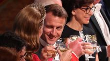O čo sa mu jedná? Macron žmurkol na princeznú, čo nasledovalo po tom, nikto nečakal