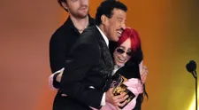 Grammy sú rozdané! Ak ste doteraz nepočuli najlepšiu pieseň roka, toto je ona