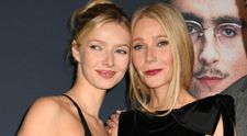 Dcéra Gwyneth Paltrow prekvapila: Obliekla si šaty po mame z 90. rokov