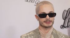 Čo sa s ním stalo!? Matyášovi Adamcovi sa nedokážete prestať pozerať do očí
