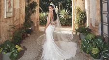 Dua Lipa sa zapísala svadobnými šatami  do histórie: Neuveríte, koľko hodín trvalo ich ušitie