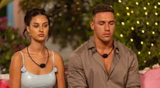 Exkluzívne: Kamarátka Denisa z Love Islandu odkryla jeho vzťah s Eliškou