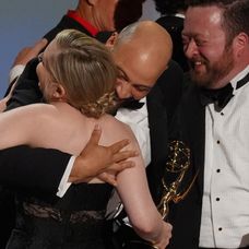 Momentky z udeľovania televíznych cien Emmy 2026