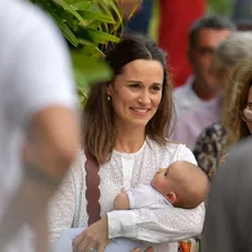 Prvé foto: Pippa Middleton ukázala rozkošného synčeka Arthura