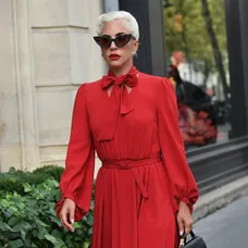 Lady Gaga a jej vykúkajúce bradavky
