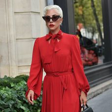Lady Gaga a jej vykúkajúce bradavky