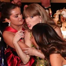 Selenu Gomez a Taylor Swift prichytili pri ohováraní