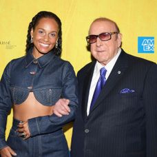 Zomrela hudobná legenda Clive Davis!