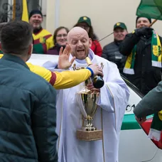 Ľuboš Kostelný v seriáli Svätý Max ako farár 