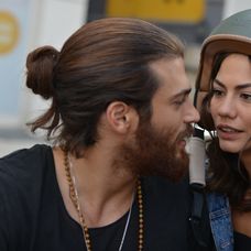 Can Yaman v seriáli S hlavou v oblakoch