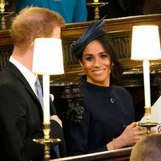 Vojvodkyňa Meghan s princom Harrym na svadbe princeznej Eugenie.