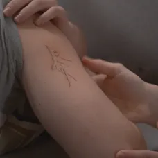Dominik to preženie s alkoholom a nepamätá si, čo urobil.