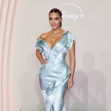Kim Kardashian v róbe z roku 2000.