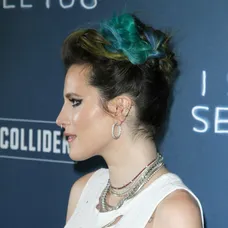 Bella Thorne na premiére filmu I Still See You