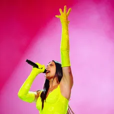 Dua Lipa - OUTFIT Č. 2