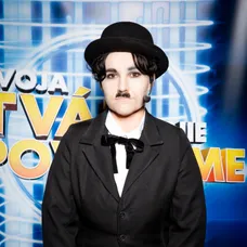 Zuzana Haasová ako Charlie Chaplin.