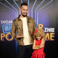 Nela Kronauerová ako Kylie Minogue s mentorom Ferom Jokom.