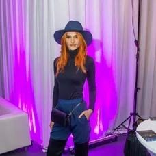 Demi Lovato pred odstrihaním vlasov