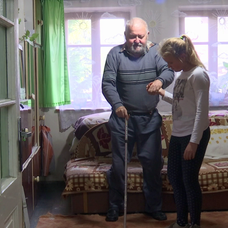 V tomto staručkom domčeku žije štvročlenná rodina