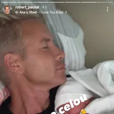 Takto spal Andreas na hrudi svojho otca