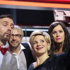 Vzala si starého milionára, výrazne opeknela a vyzliekla sa pre Slovákov