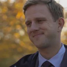 Noro tvrdí Marike, že chce o svoju rodinu bojovať.