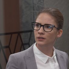 Zľava strieborná Petra Vlhová, víťazná zlatá Mikaela Shiffrinová a bronzová Michelle Gisinová po poretekoch v alpskej kombinácii