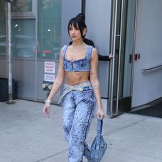 Dua Lipa - OUTFIT Č. 4