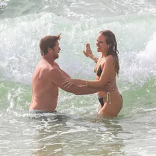 Simon Baker s novou láskou