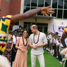 Princ Harry s Meghan na turné v Nigérii: Akoby z kráľovskej rodiny neodišli