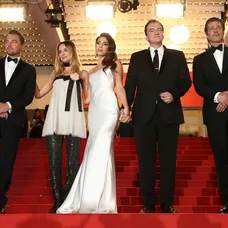 Brad Pitt a Leonardo DiCaprio v objatí