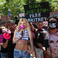 Fanúšikovia Britney Spears pred losangelským súdom (23. jún 2021)