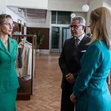 Nela Pocisková, Filip Tůma a Barbora Chlebcová v seriáli Dunaj, k vašim službám