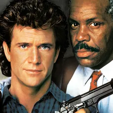 Mel Gibson a Danny Glover vo filme Smrtonosná zbraň
