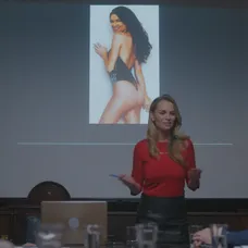 V seriáli zverejnia odvážne fotky.