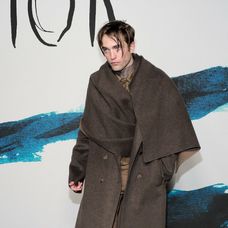 Takto dorazil Robert Pattinson na módnu prehliadku